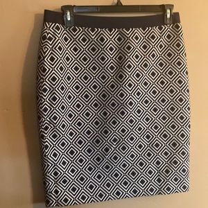 ANN TAYLOR Navy/white print skirt. Sz. 12.